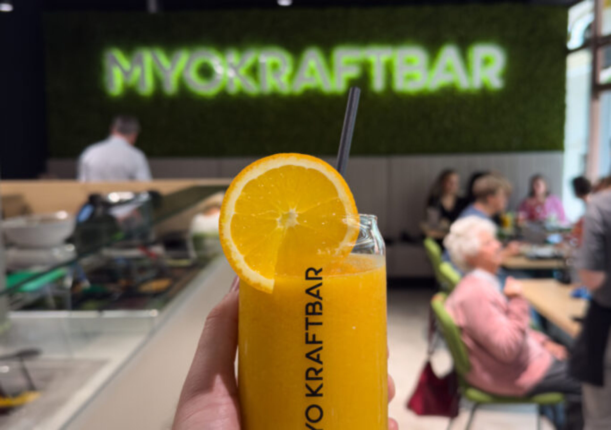 MYOKRAFTBAR - Frisch gepresster Orangensaft aus dem Slowjuicer